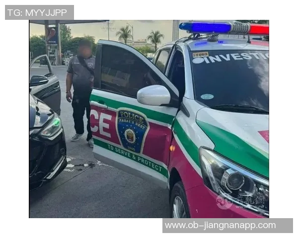 警察拦停步行者卡姆琼斯未停车逃逸引发追逐最终被捕